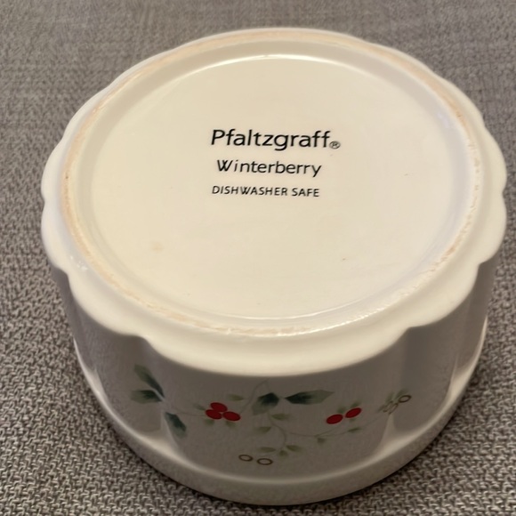 Pfaltzgraff WINTERBERRY Bowl Dip Dish In Excellent Condition - Picture 2 of 7
